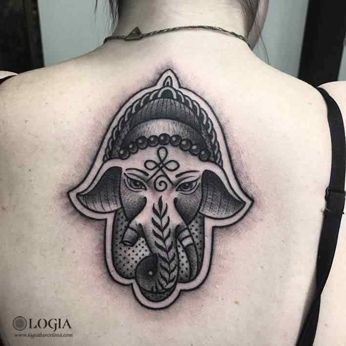 tatuaje-espalda-elefante-mandala-logia-barcelona-Laia    